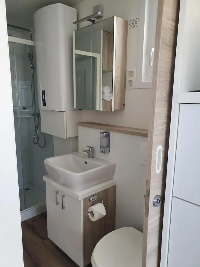 Hotel Floating House Sena Pula Hotel na wodzie