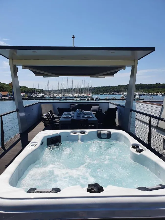 Hotel Floating House Sena Pula
