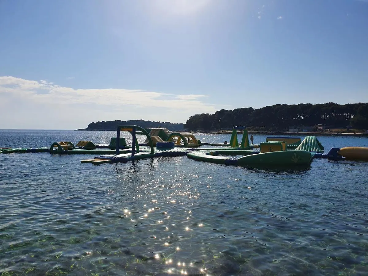 Hotel Floating House Sena Pula Hotel na wodzie